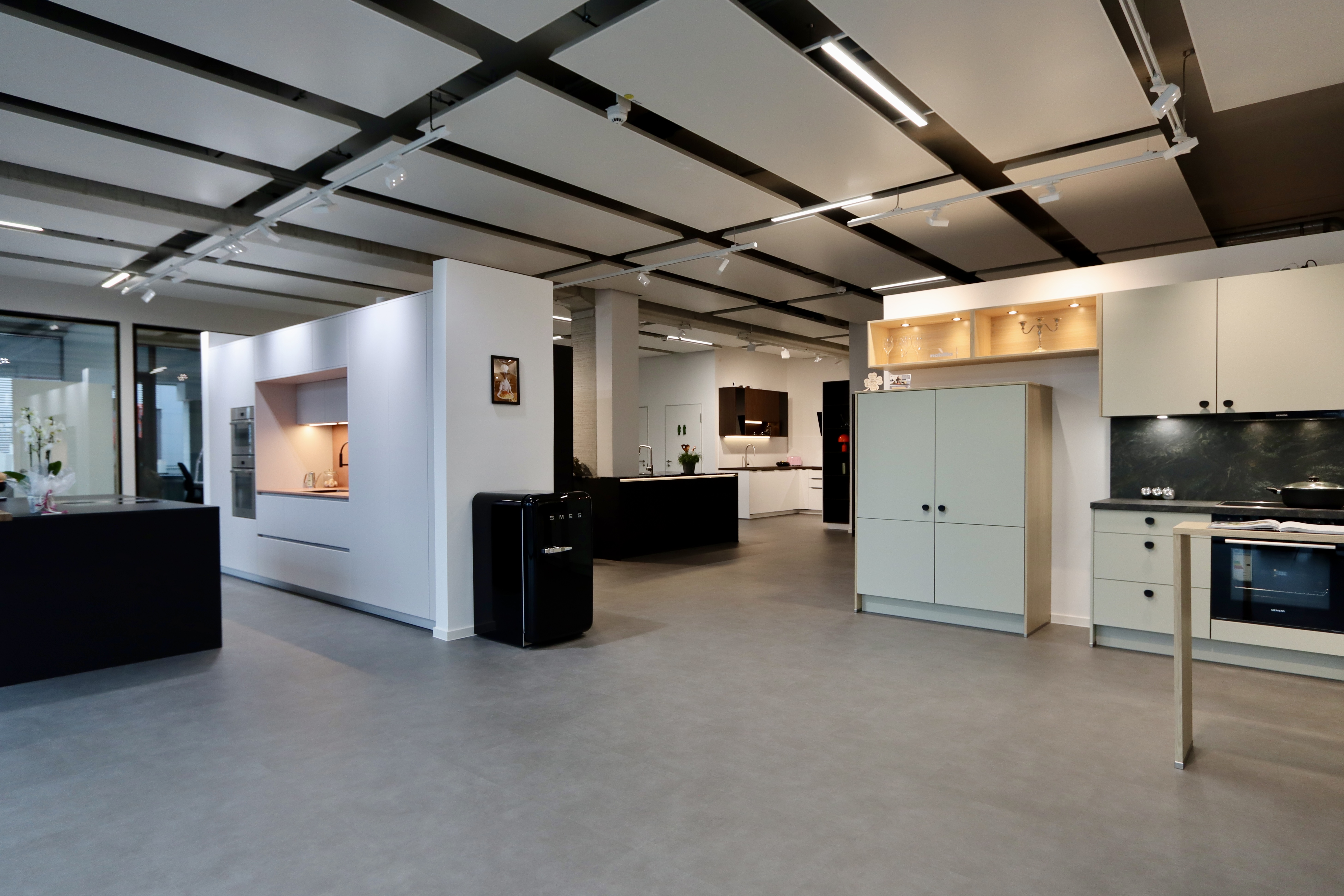 Showroom Grünwald Küchen Design GmbH, Rudolf-Diesel-Str. 11-13, 85521 Hohenbrunn (Fachhandelspartner für: Häcker Systemat, Häcker Concept130, Nobilia und Impuls. Kombinierbar mit Geräten von Miele, BORA, Neff, Siemens, Siemens StudioLine, Neff Collection und vieles mehr!