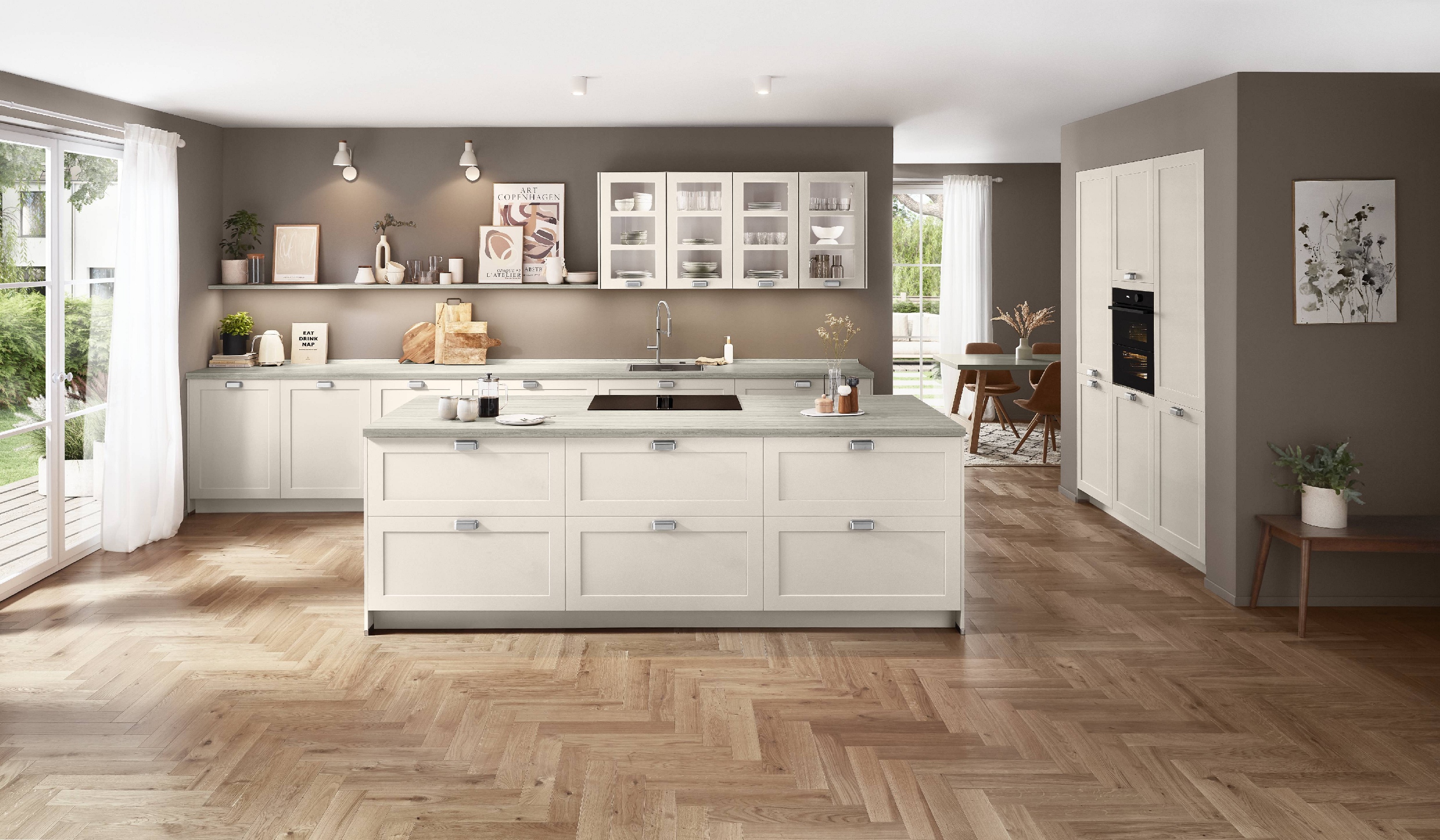 Nobilia weisse offene Inselküche im Landhausstil mit Rahmenfronten modernen Muschelgriffen Vitrinenoberschränken und wandbündigem Geräteschrank