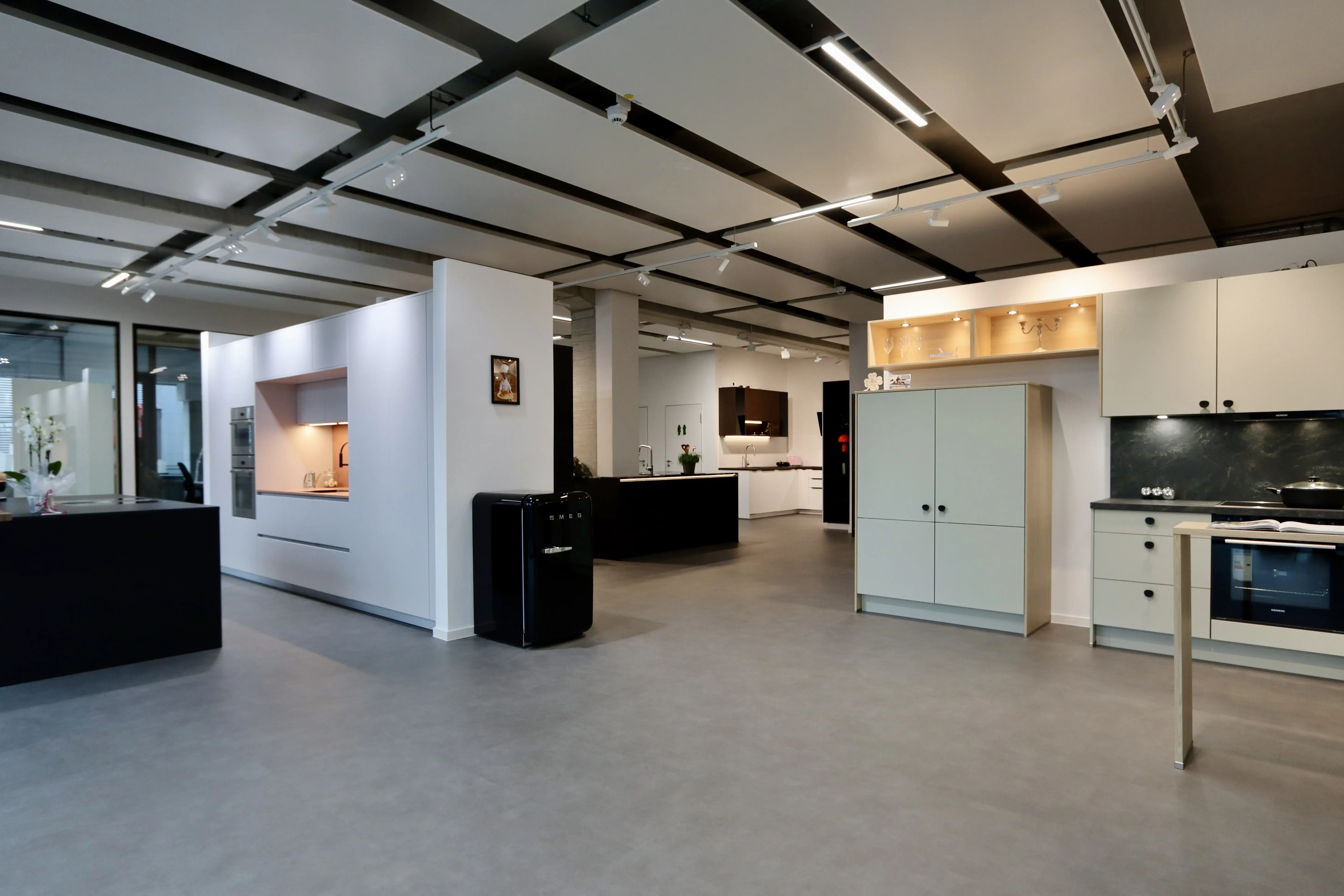Showroom Grünwald Küchen Design GmbH, Rudolf-Diesel-Str. 11-13, 85521 Hohenbrunn (Fachhandelspartner für: Häcker Systemat, Häcker Concept130, Nobilia und Impuls. Kombinierbar mit Geräten von Miele, BORA, Neff, Siemens, Siemens StudioLine, Neff Collection und vieles mehr!